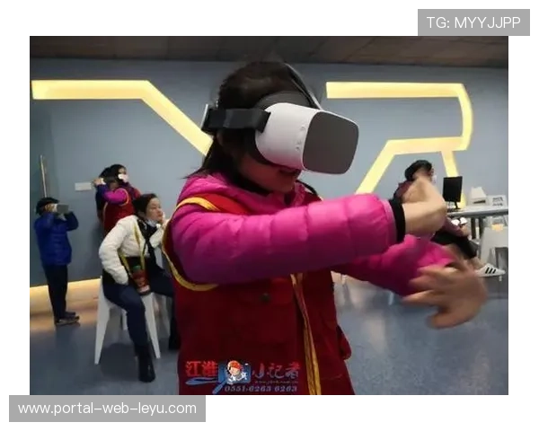 粉丝互动区VR体验装置排长队，可模拟选手第一视角