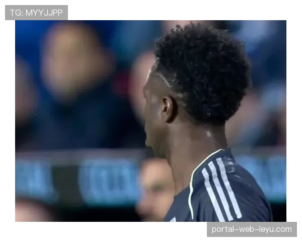 压哨绝杀！塞尔塔前锋接角球头球破门，主场沸腾